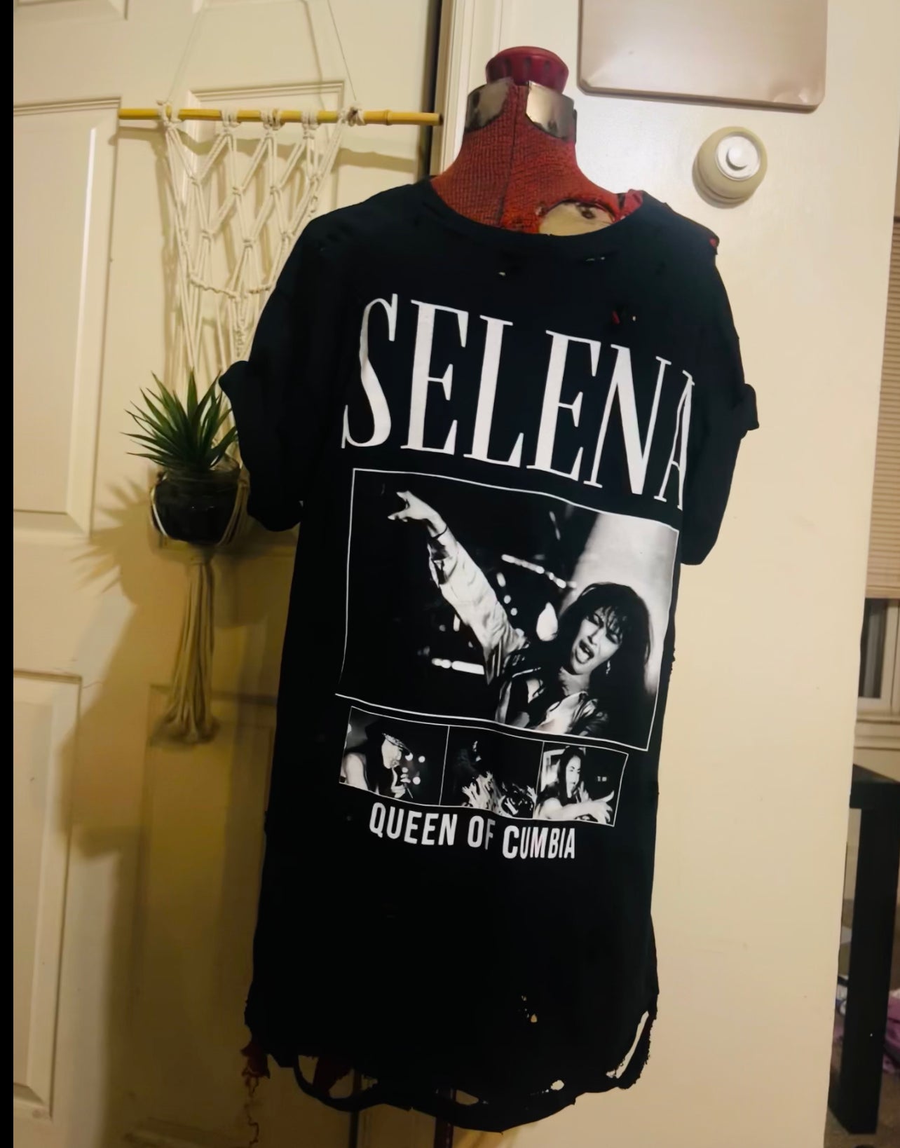 Selena Oversized Distressed Tee